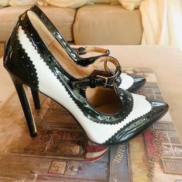 Black & White T-Strap Pumps - Picture 5 of 12